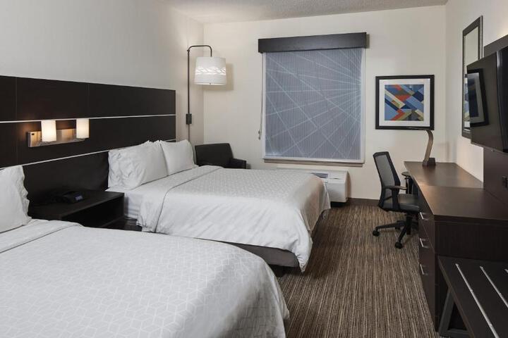 2 Queen Beds (4 of 11)