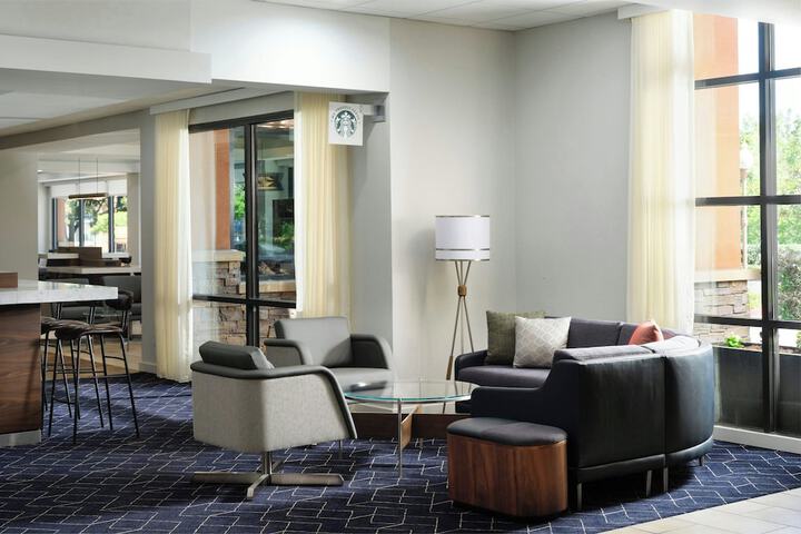 Lobby lounge
