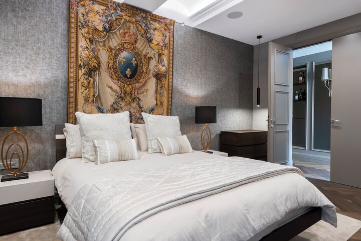 Room 2 of 9