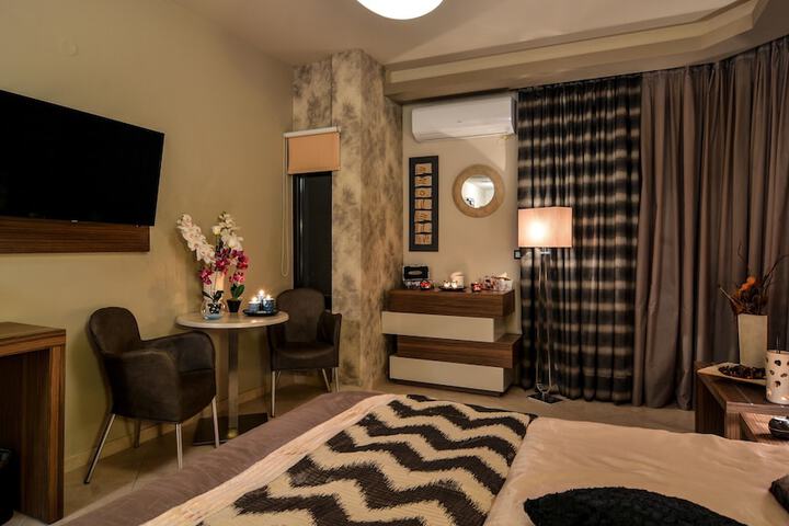 Room 8 of 37