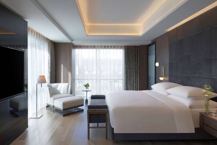 Room 10 of 76