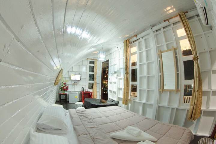 Room 9 of 35
