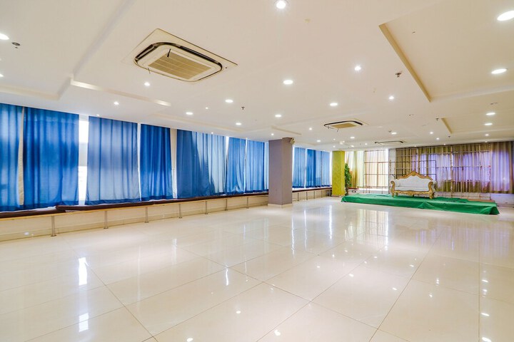 Ballroom/Hall 39 of 43