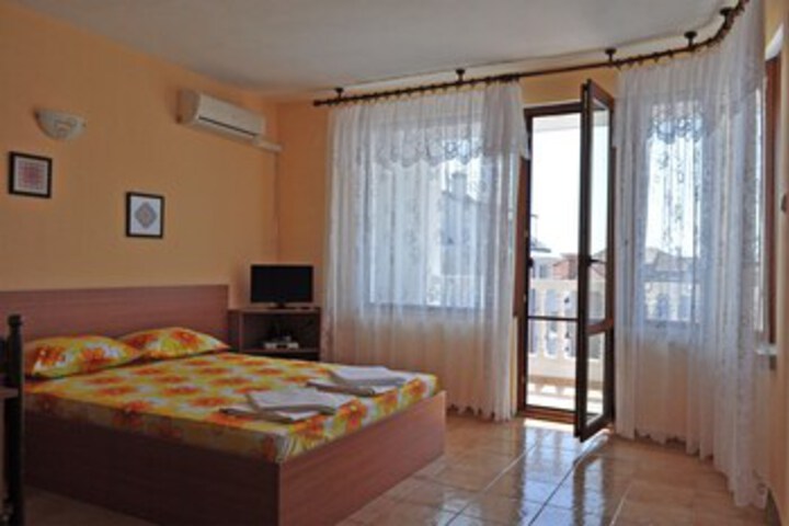 Room 15 of 33