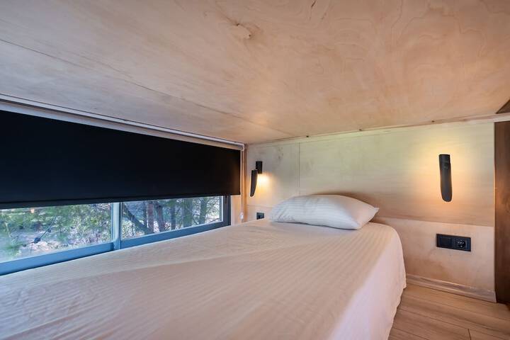 Room 10 of 31