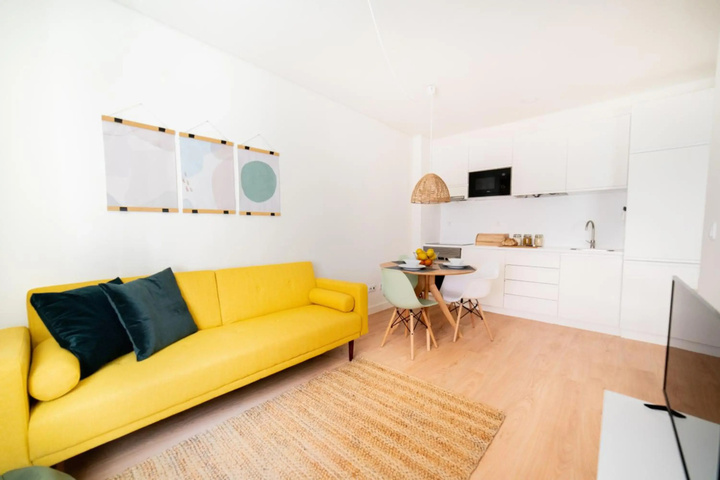 Room 4 of 12