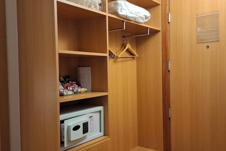 Room 11 of 143