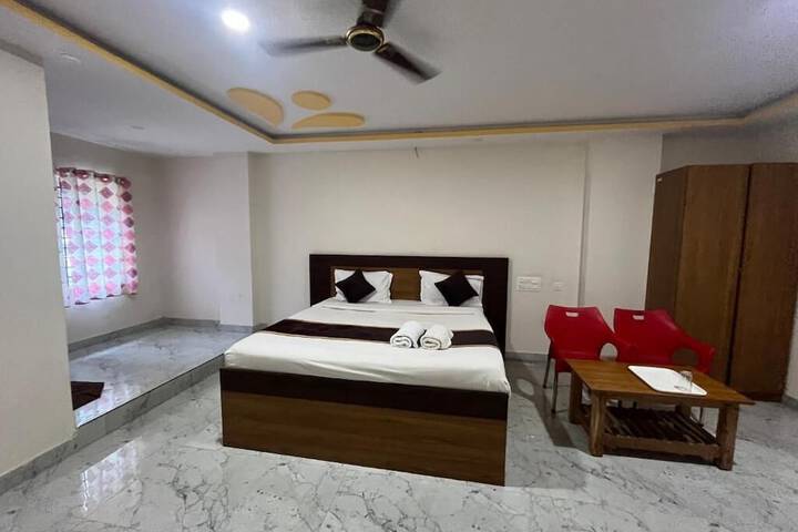 Room 11 of 27