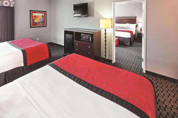 1 King Bed Deluxe Room (4 of 9)