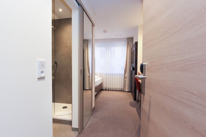 Room 7 of 50