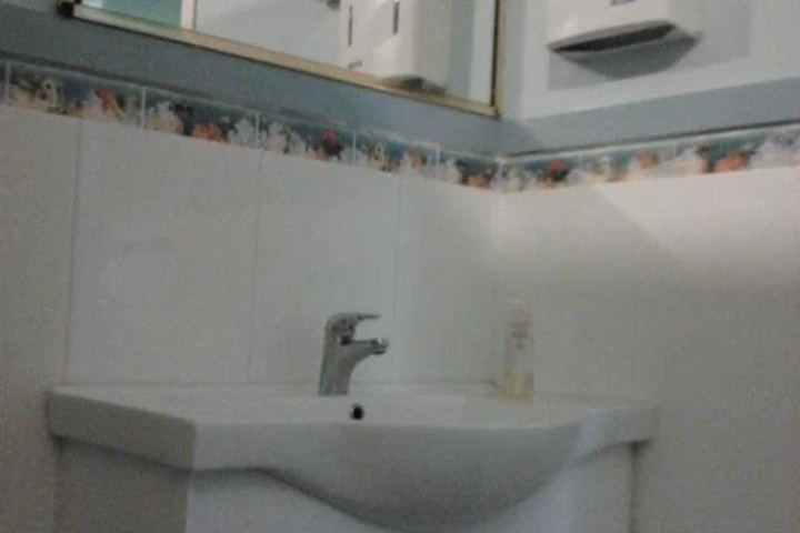 Room 6 of 9