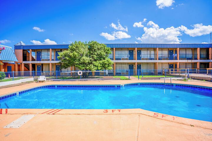 Hotel Pool