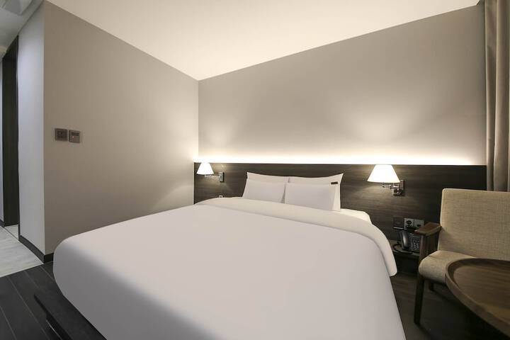 Room 6 of 70