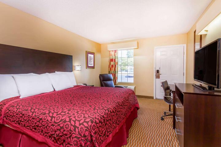 1 King Bed (10 of 14)
