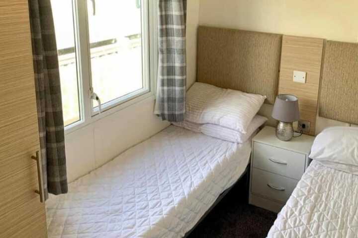 Room 2 of 10