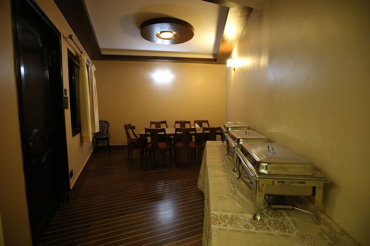 Dining 4 of 9