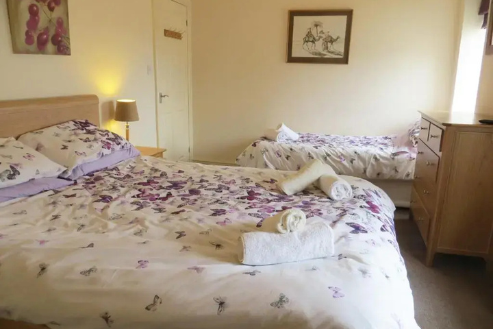 Room 2 of 5