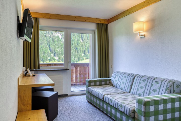 Room 65 of 172