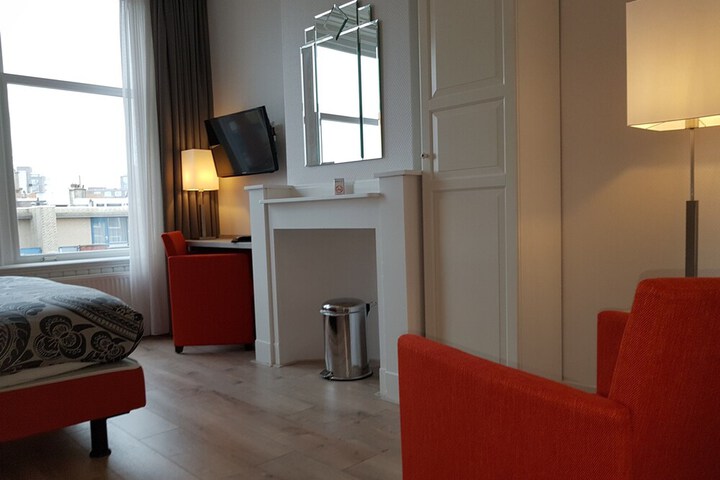 Room 34 of 63