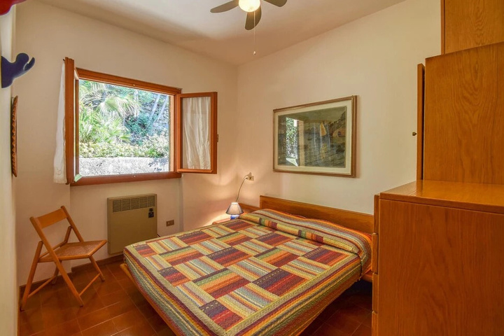 Room 6 of 14