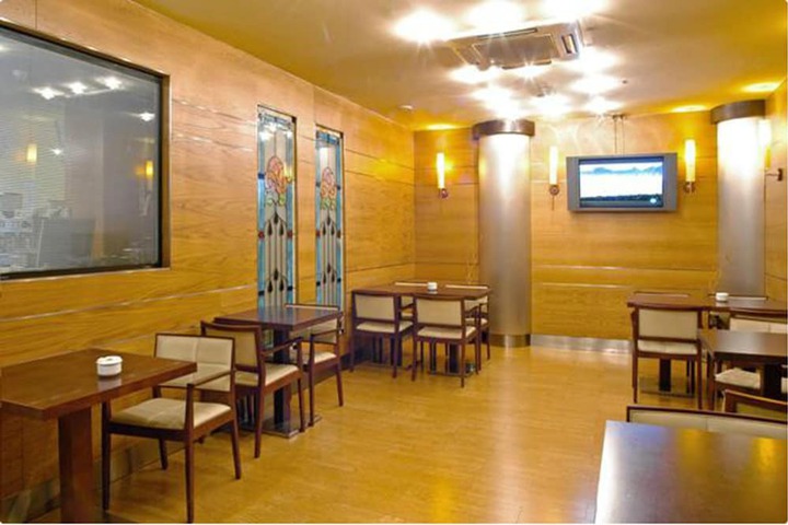 Lounge 57 of 70