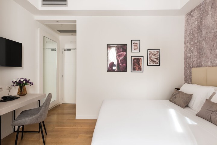 Room 12 of 36