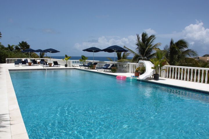 Hotel with Pool