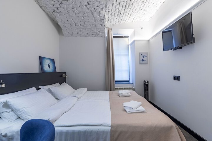 Room 6 of 51