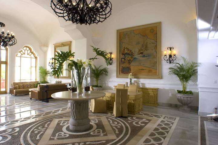 Entrance & Lobby