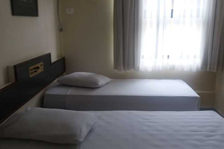 Room 10 of 44