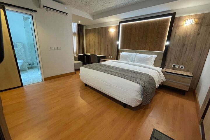 Room 2 of 35