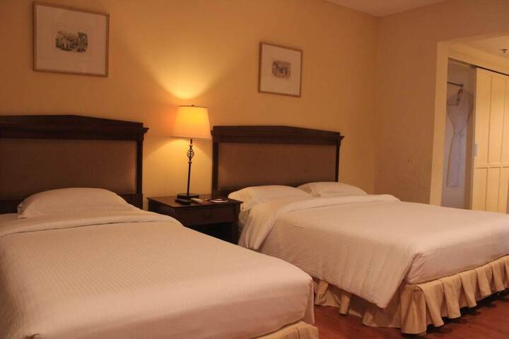 Room 4 of 16