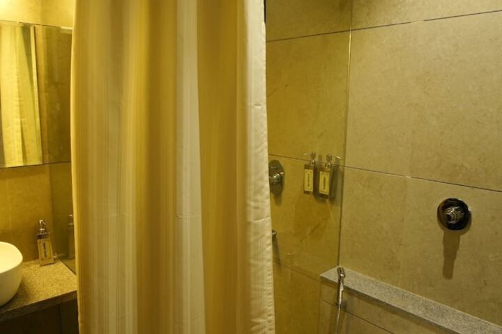 Room 15 of 16