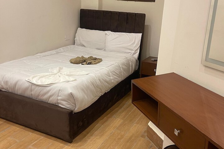 Motel 5 Square in Cairo
