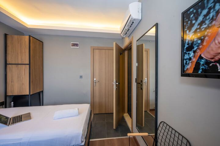 Room 21 of 88