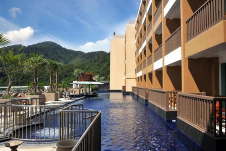 Hotel Pool