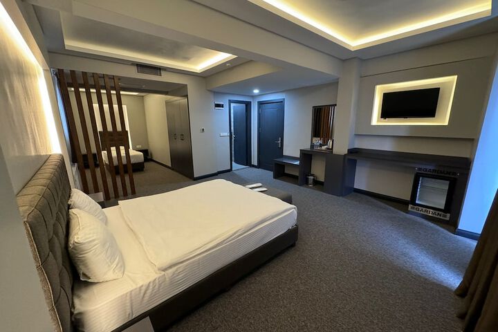 Room 6 of 36