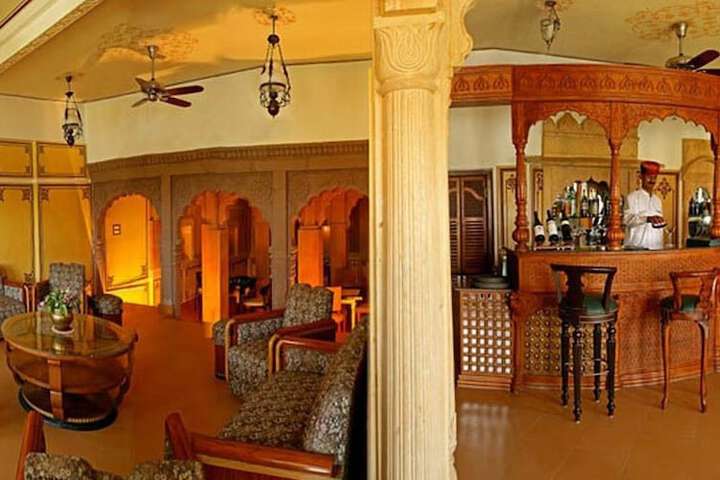 Lounge 45 of 63