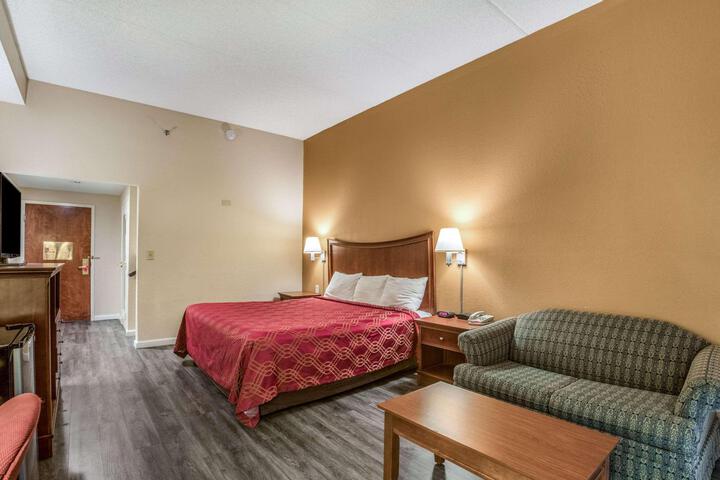 1 King Bed (11 of 13)