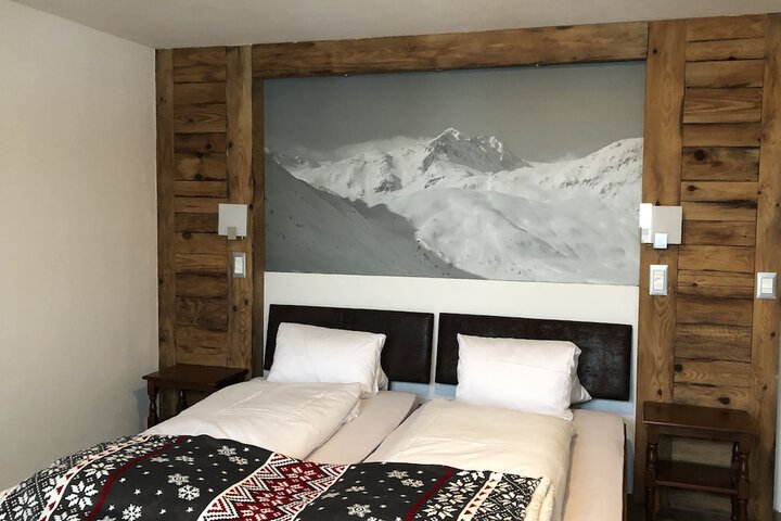 Room 54 of 100