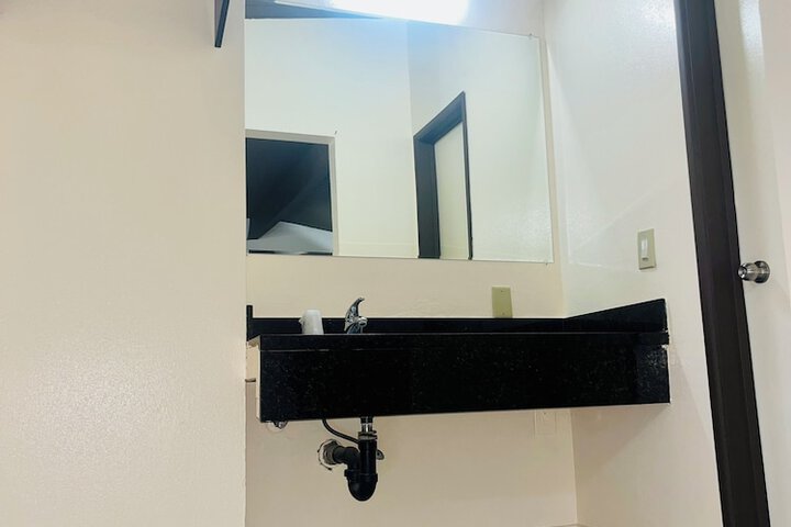 Room 27 of 34
