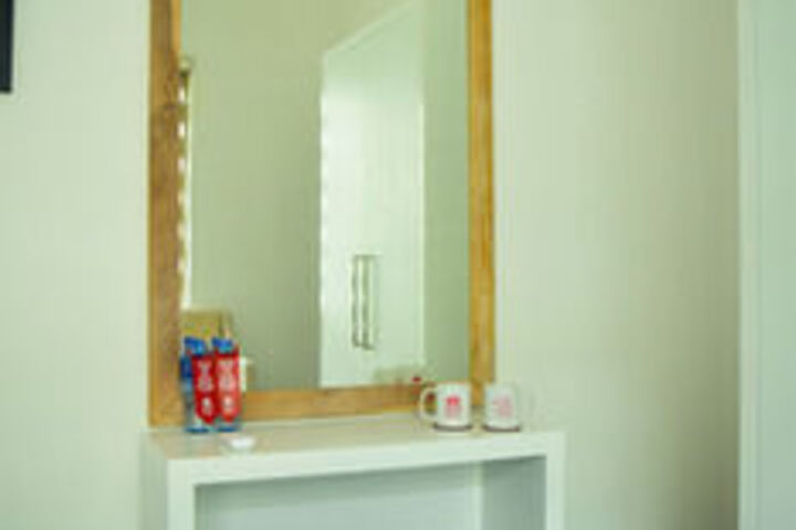 Room 25 of 27