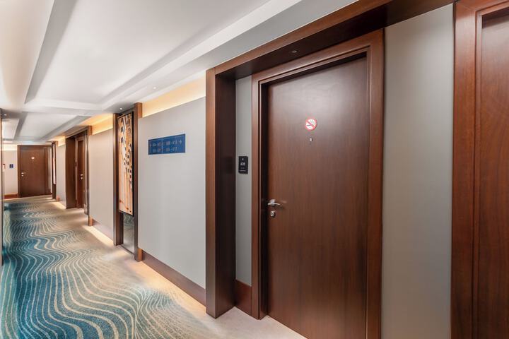 Room 9 of 19