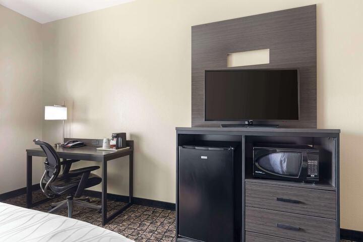 Room 10 of 28