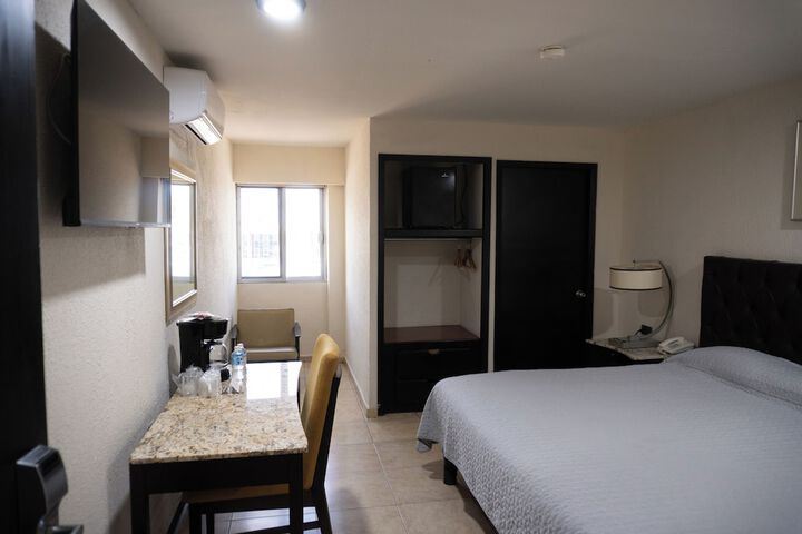 Room 37 of 106