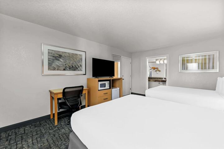 Room 15 of 33