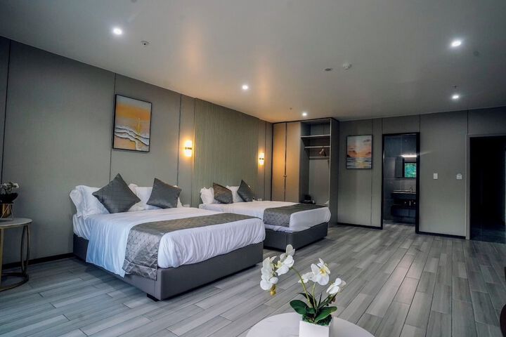 Room 7 of 32