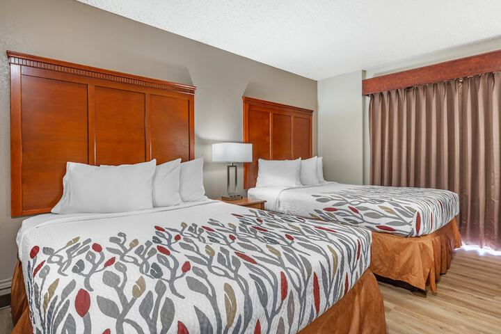 Deluxe 2 Queen Beds (8 of 13)