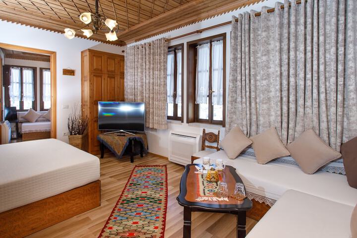 Room 3 of 68