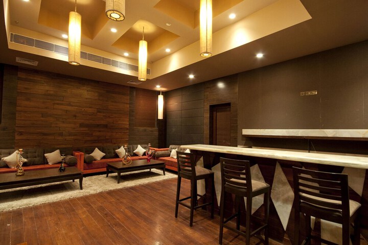 Lounge 71 of 83